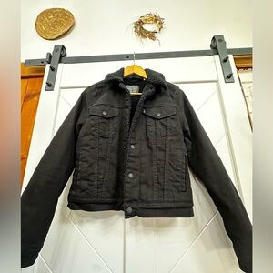 Women’s Levi Strauss black denim jacket with Sherpa lining size small